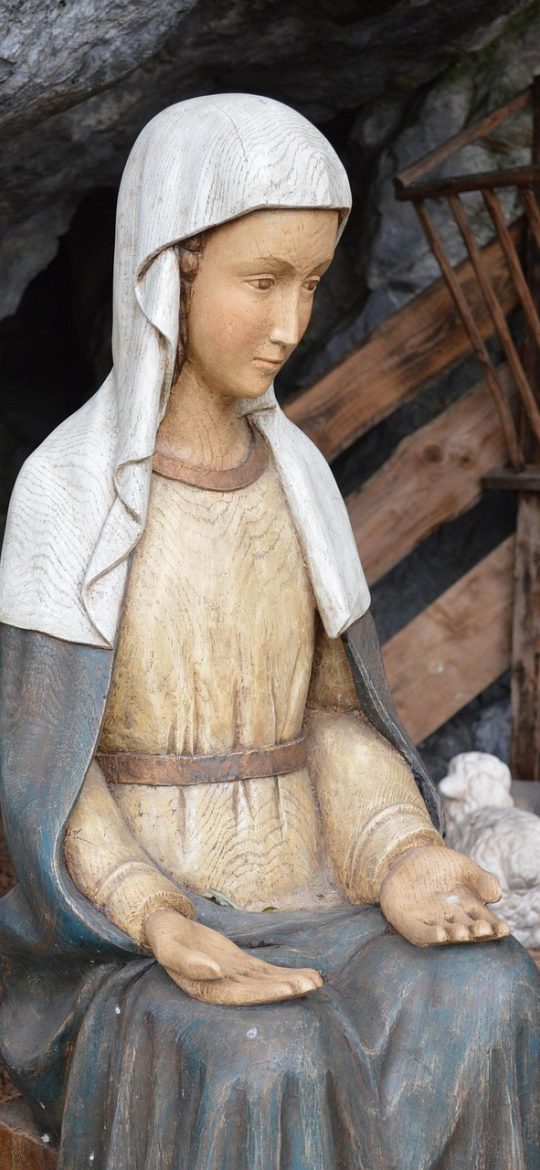 生化危机9 App 首页界面，深色背景上排列着章节地图、道具清单与敌人档案三个入口卡片，顶部显示当前进度章节